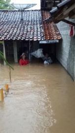 DAMPAK SIKLON CEMPAKA,PULUHAN RUMAH TERNDAM BANJIR